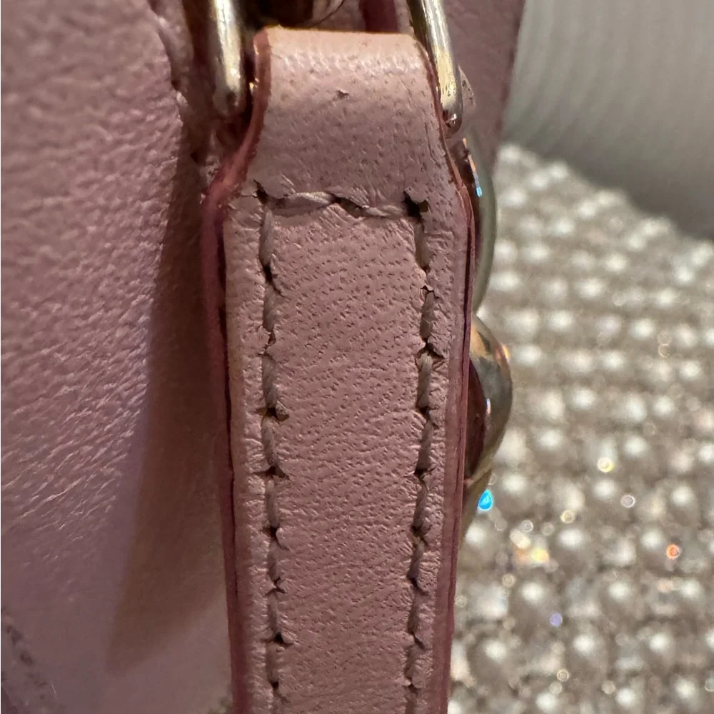 Chic Pink Crossbody Bag with Chain Detail - Picture 4 of 13